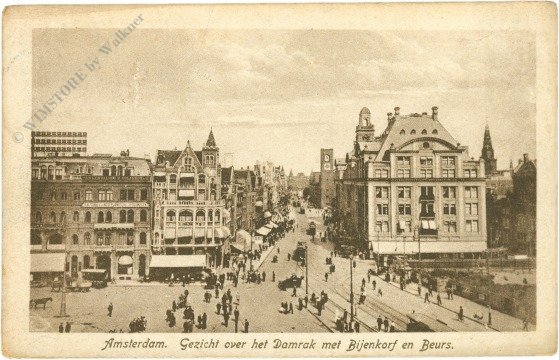 Amsterdam, Gezicht over het Damrak met Bijenkorf en Beurs