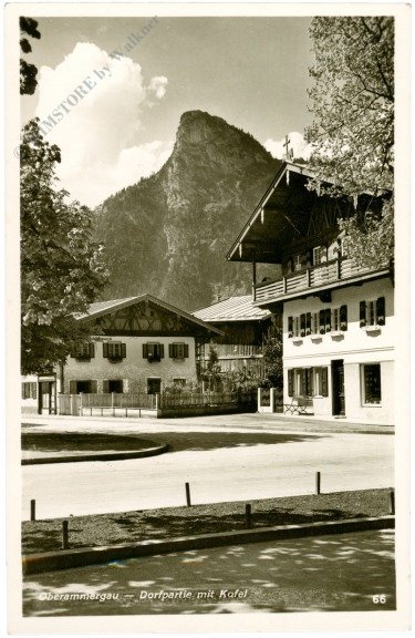 ak218799 Oberammergau, Dorfpartie mit Kofel