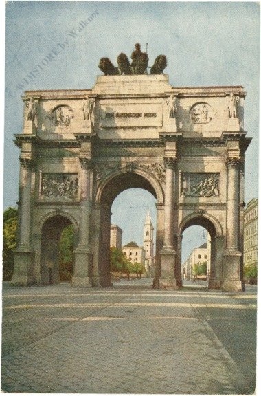 München, Siegestor, Blick auf die Ludwigskirche