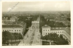 München, Blick von der Ludwigskirche auf das Siegestor
