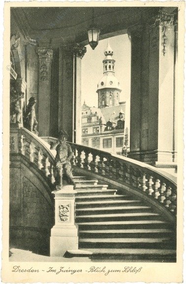 Dresden, Im Zwinger, Blick zum Schloss