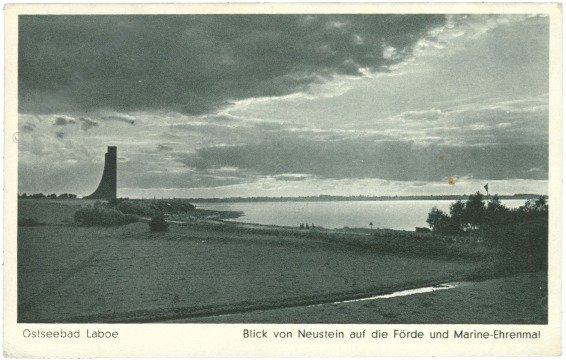 Ostseebad Laboe, Blick von Neustein auf die Förde und Marine-Ehrenmal