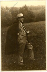 Herr, stehend