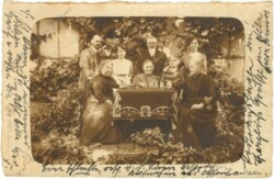 Familie im Garten