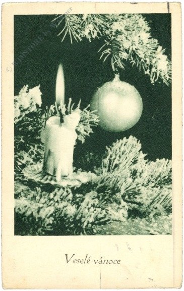 Zweig mit Kerze und Weihnachtskugel