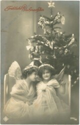 Zwei Engerl vorm Baum