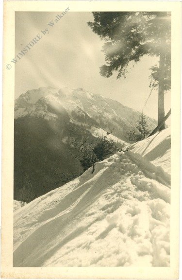 Verschneiter Berg