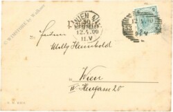 Damen tanzen um ein großes Ei