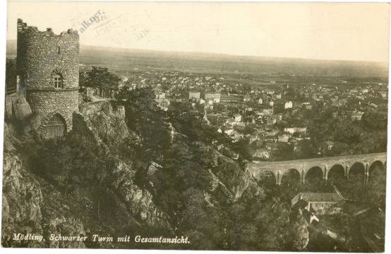 mödling, schwarzer turm mit gesamtansicht