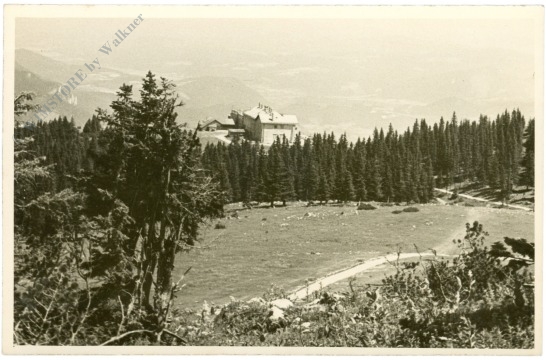 rax, blick auf die bergstation der raxbahn