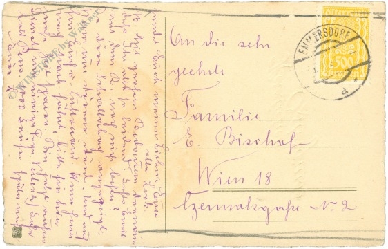 ostern küken mit zerbrochenem ei