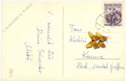 ostern küken mit blumenstrauß