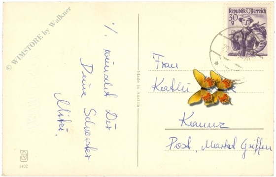 ostern küken mit blumenstrauß