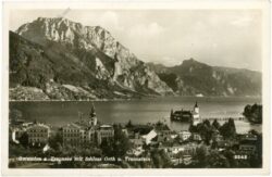 gmunden, traunsee mit schloss orth und traunstein