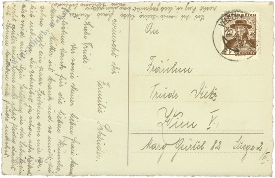 namenstag: mädchen mit blumenstrauß