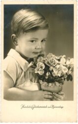 namenstag: kleinkind mit blumen