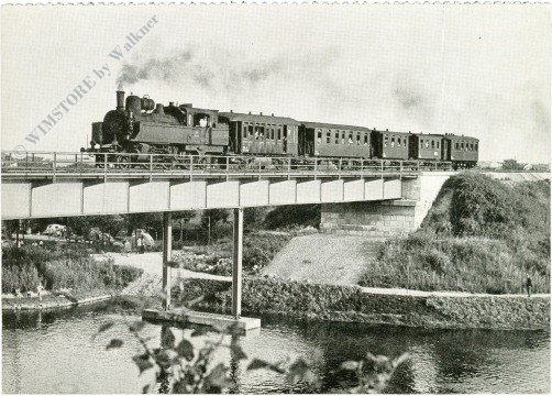 lokomotive 75.772 mit p 4219 auf der brücke über die alte donau