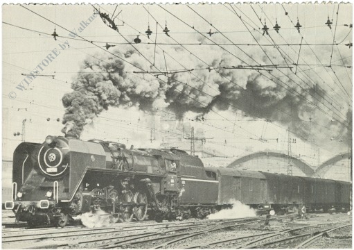 lokomotive 498.014 mit personenzug nach pilsen verläßt den prager hauptbahnhof lokomotive 498.014 mit personenzug nach pilsen verläßt den prager hauptbahnhof