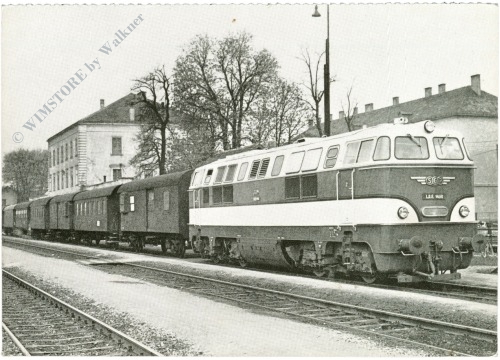 prototyplokomotive lde 1450 der simmering graz pauker mit personenzug in bruck an der leitha