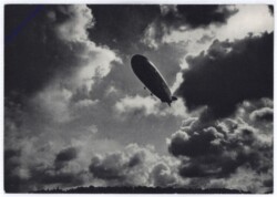 Graf Zeppelin LZ 127 in Sturmwolken
