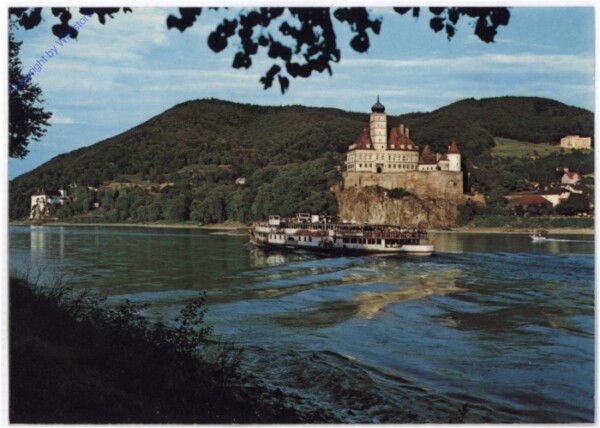 akg10829 Dampfer vor Schloss Schönbühel