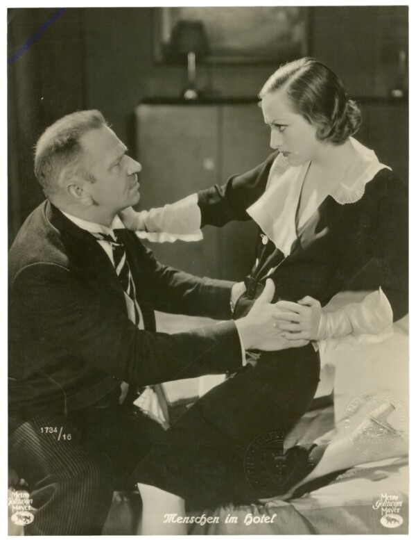 A4-Foto: Menschen im Hotel