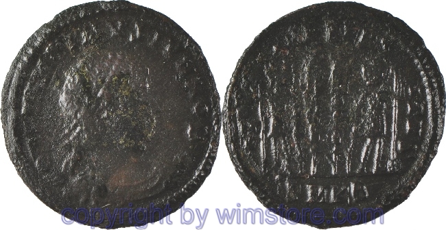 Constantinus II. 317 - 340, Cyzicus, Follis, 17,9 mm, 1,73 g, CONSTANTINVS IVN NOB C // CLORIA EXERCITVS / SMKB, AE, -ss
